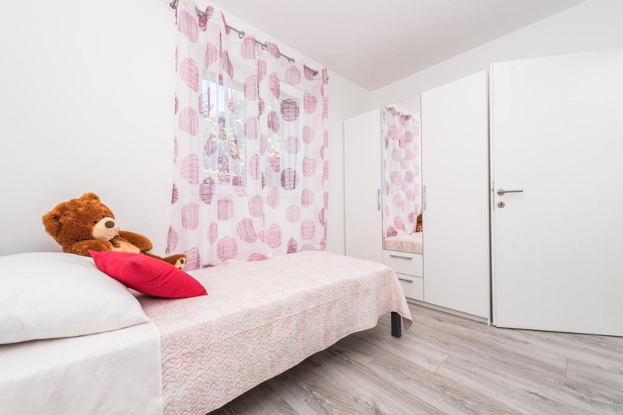 Apartments Janice Pakostane Ngoại thất bức ảnh